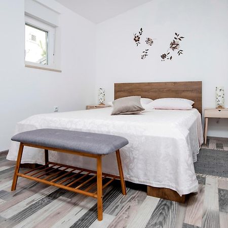Paola Cozy Apartment Ровінь Екстер'єр фото