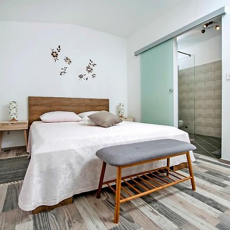 Paola Cozy Apartment Ровінь Екстер'єр фото