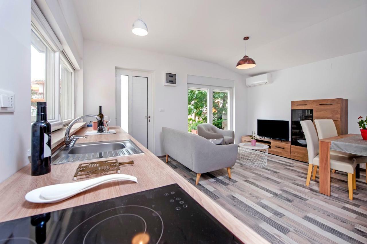 Paola Cozy Apartment Ровінь Екстер'єр фото
