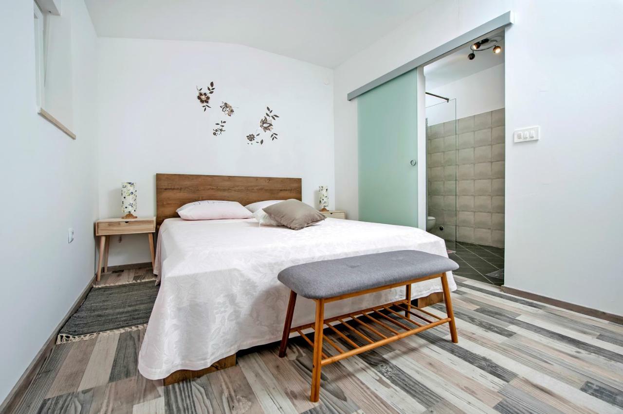 Paola Cozy Apartment Ровінь Екстер'єр фото