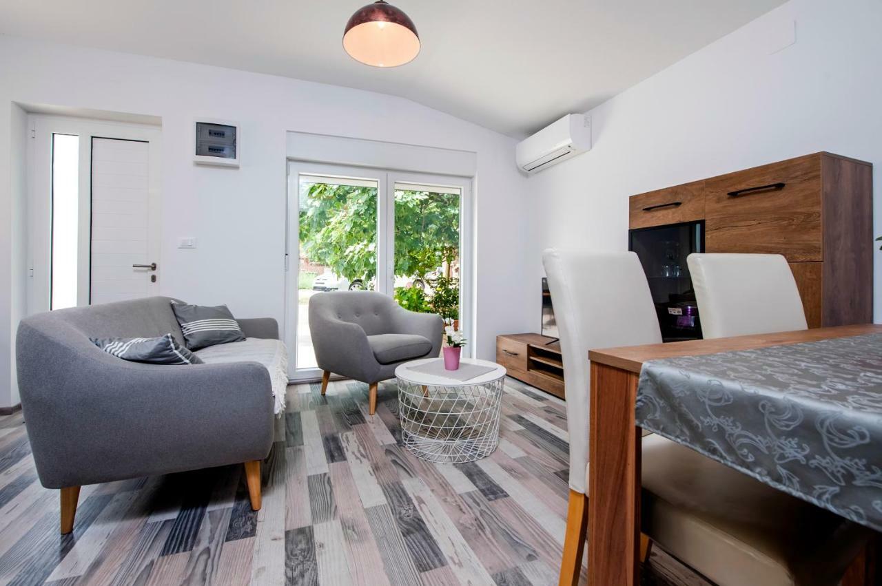 Paola Cozy Apartment Ровінь Екстер'єр фото