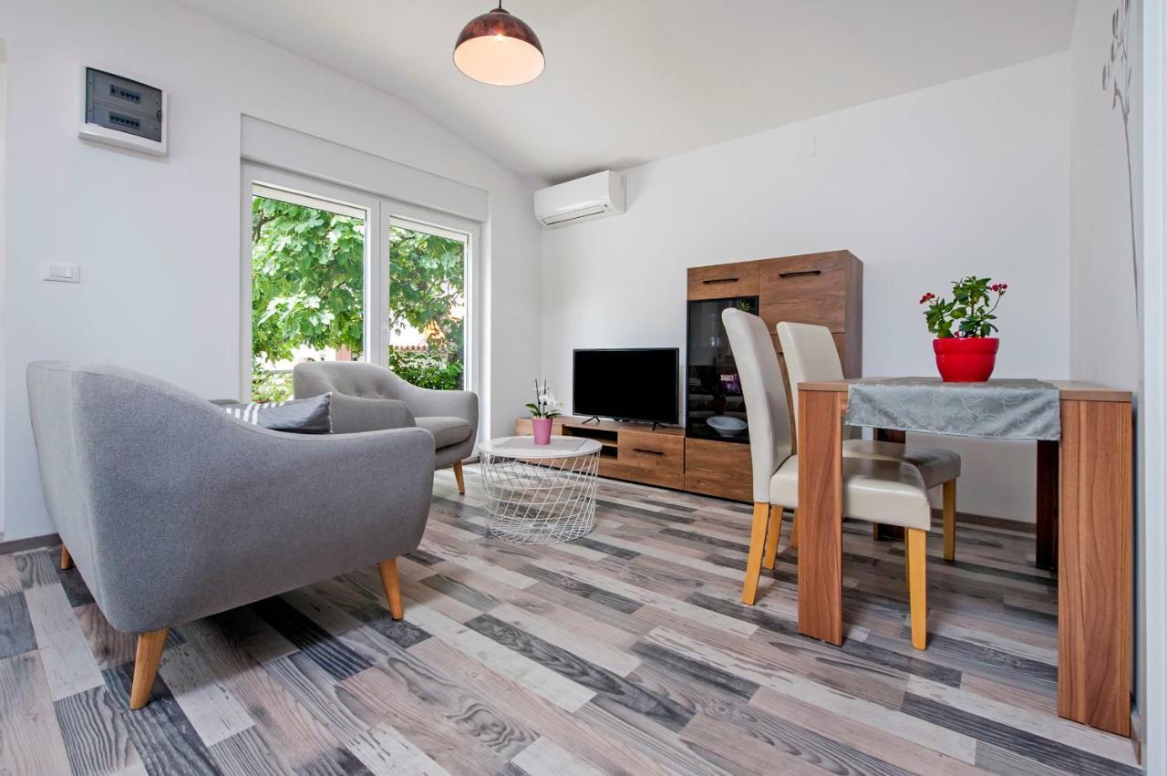 Paola Cozy Apartment Ровінь Екстер'єр фото