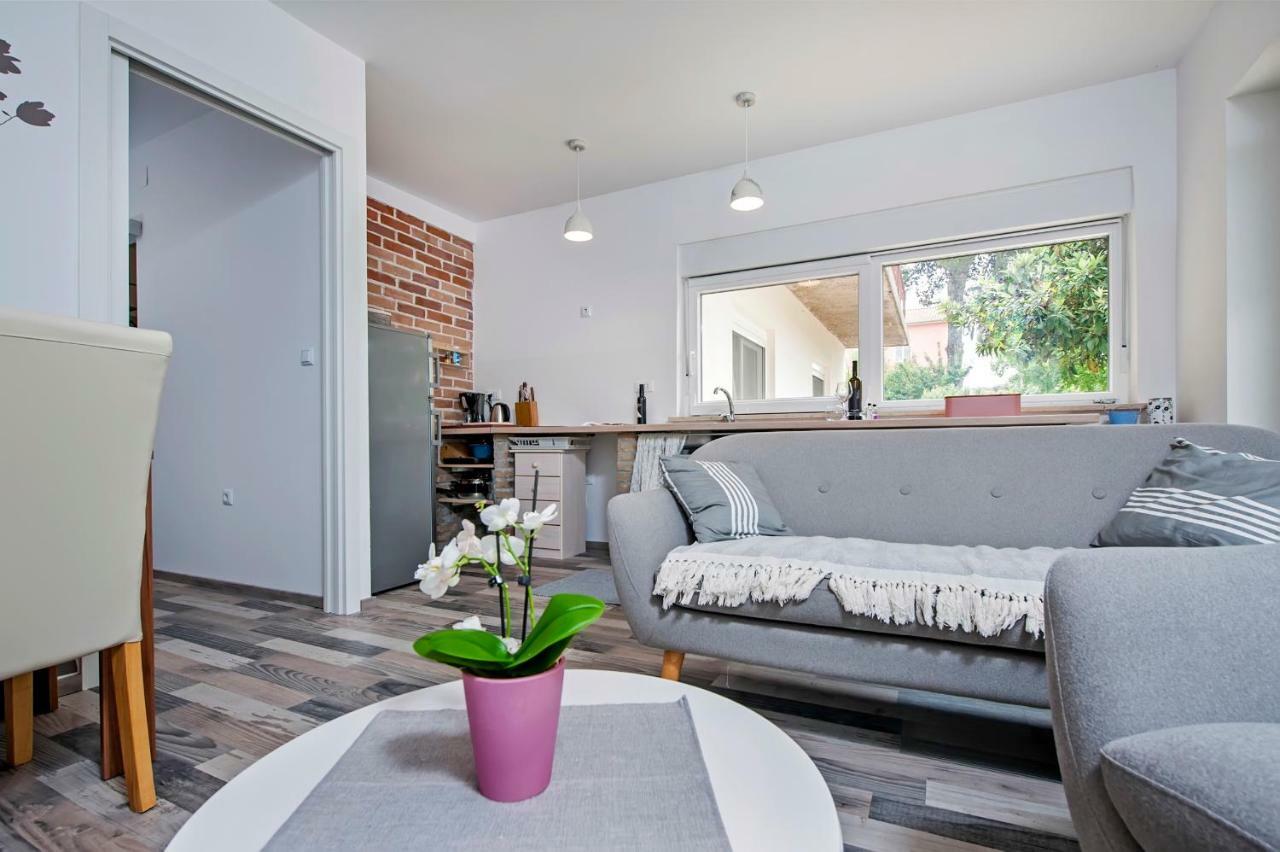 Paola Cozy Apartment Ровінь Екстер'єр фото